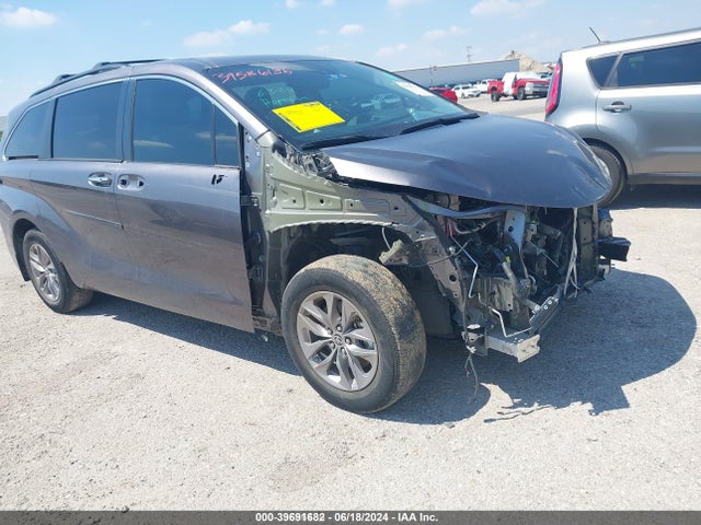 Toyota SIENNA XLE 2021 5TDYRKEC1MS065157 Image 1