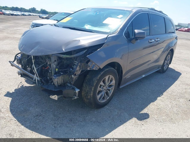 Toyota SIENNA XLE 2021 5TDYRKEC1MS065157 Image 2