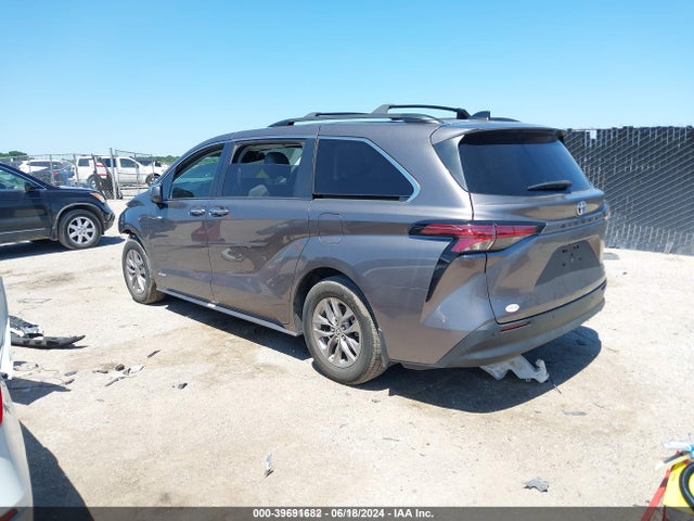 Toyota SIENNA XLE 2021 5TDYRKEC1MS065157 Image 3