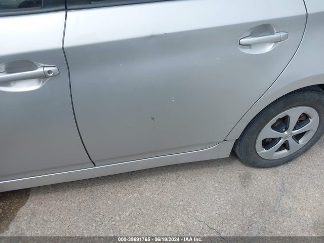 Toyota Prius Two 2015 JTDKN3DU3F0423690 Image 17
