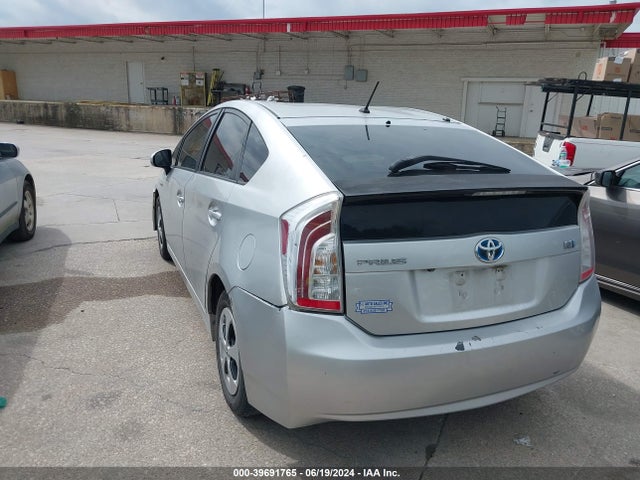 Toyota Prius Two 2015 JTDKN3DU3F0423690 Image 3