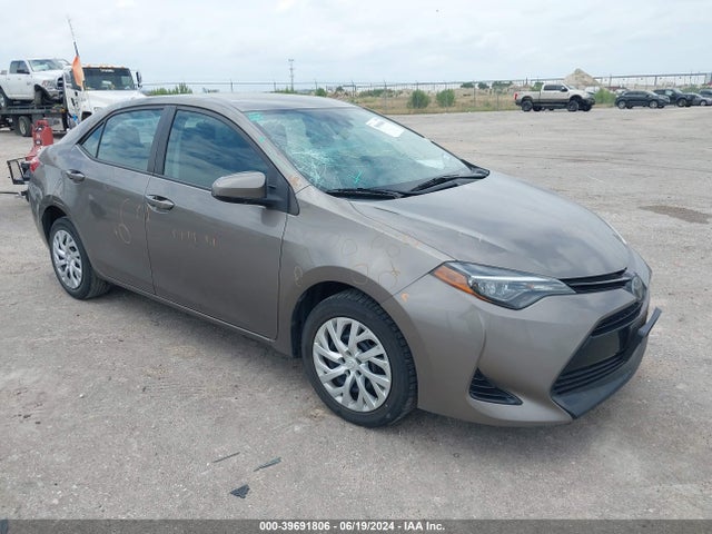 Toyota COROLLA LE 2018 5YFBURHEXJP828758 main image