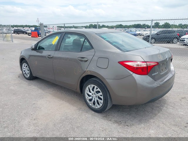 Toyota COROLLA LE 2018 5YFBURHEXJP828758 Image 3
