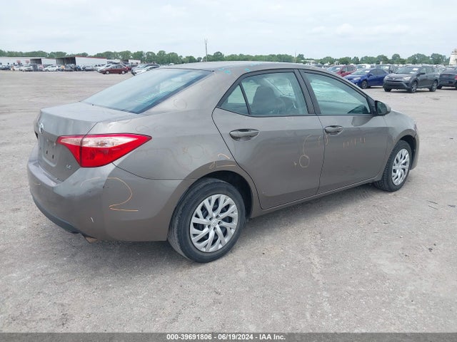 Toyota COROLLA LE 2018 5YFBURHEXJP828758 Image 4