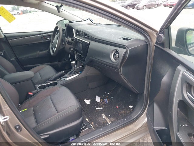 Toyota COROLLA LE 2018 5YFBURHEXJP828758 Image 5