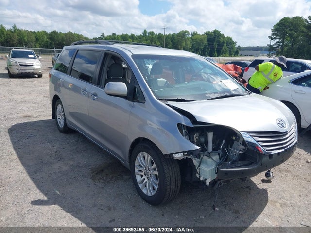 Toyota Sienna Xle 8 Passenger 2015 5TDYK3DC1FS686235 main image