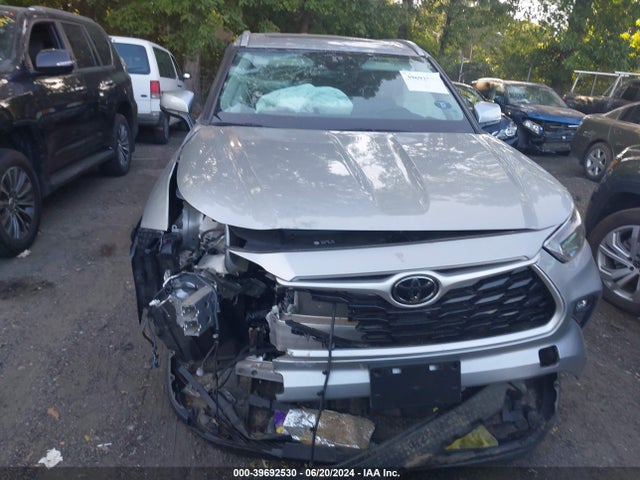 Toyota Highlander Xle 2022 5TDHZRBH0NS568592 Image 12