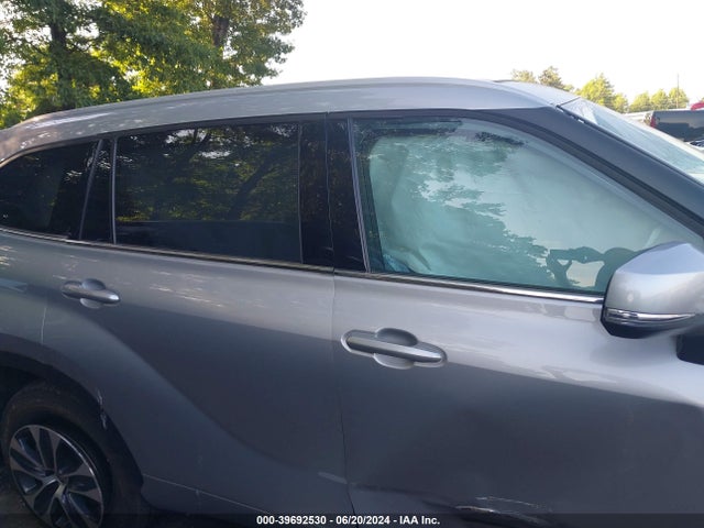Toyota Highlander Xle 2022 5TDHZRBH0NS568592 Image 13