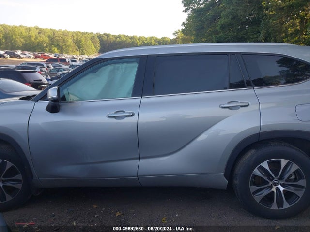 Toyota Highlander Xle 2022 5TDHZRBH0NS568592 Image 14