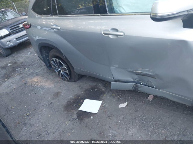 Toyota Highlander Xle 2022 5TDHZRBH0NS568592 Image 17