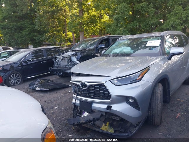 Toyota Highlander Xle 2022 5TDHZRBH0NS568592 Image 2