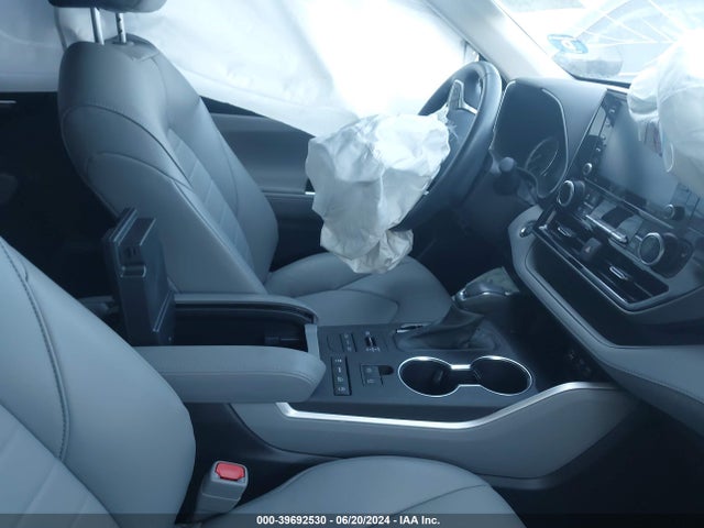 Toyota Highlander Xle 2022 5TDHZRBH0NS568592 Image 5