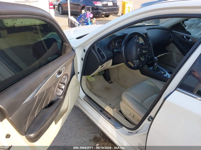 39692571 :رقم المزاد ، JN1BV7ARXEM700143 vin ، 2014 Infiniti Q50 Premium مزاد بيع