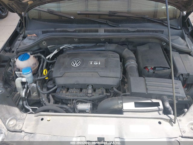 3VWL17AJ0EM382090 Volkswagen Jetta 1.8t Sel