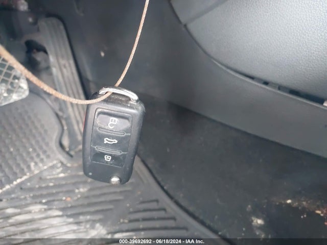 3VWL17AJ0EM382090 Volkswagen Jetta 1.8t Sel