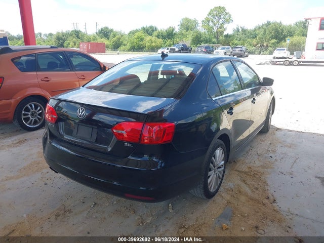 3VWL17AJ0EM382090 Volkswagen Jetta 1.8t Sel