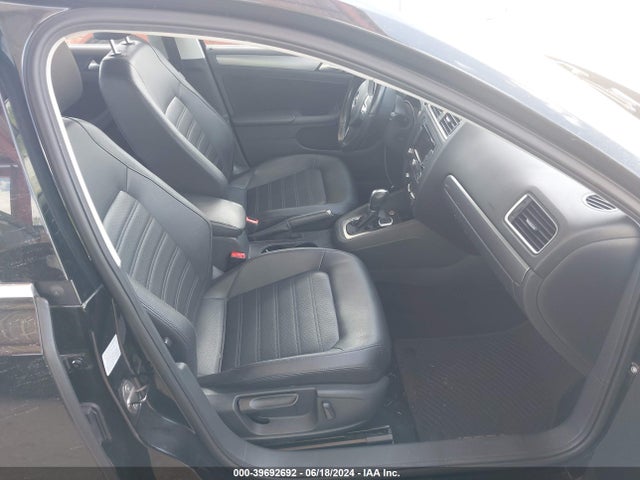 3VWL17AJ0EM382090 Volkswagen Jetta 1.8t Sel