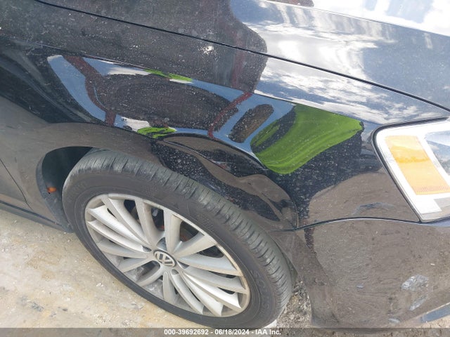 3VWL17AJ0EM382090 Volkswagen Jetta 1.8t Sel
