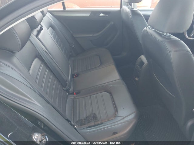 3VWL17AJ0EM382090 Volkswagen Jetta 1.8t Sel