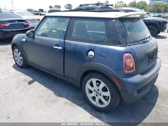 2007 MINI COOPER S WMWMF73537TL92557 Photo 2