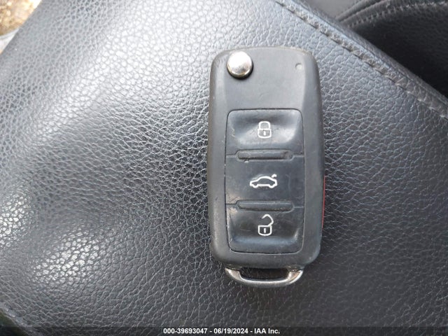 3VWL07AJ4EM423730 Volkswagen Jetta 1.8t Sel