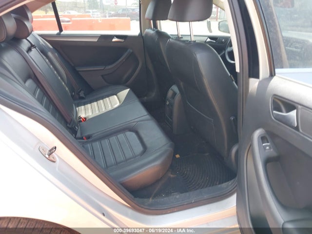 3VWL07AJ4EM423730 Volkswagen Jetta 1.8t Sel