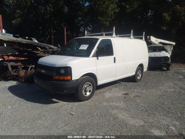 Chevrolet Express 2500 Work Van 2015 1GCWGFCF9F1283705 Image 2
