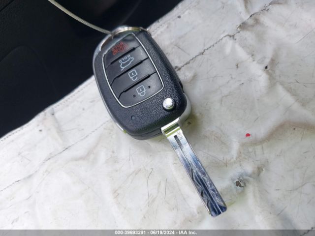 KM8J23A48HU391514 Hyundai TUCSON SE