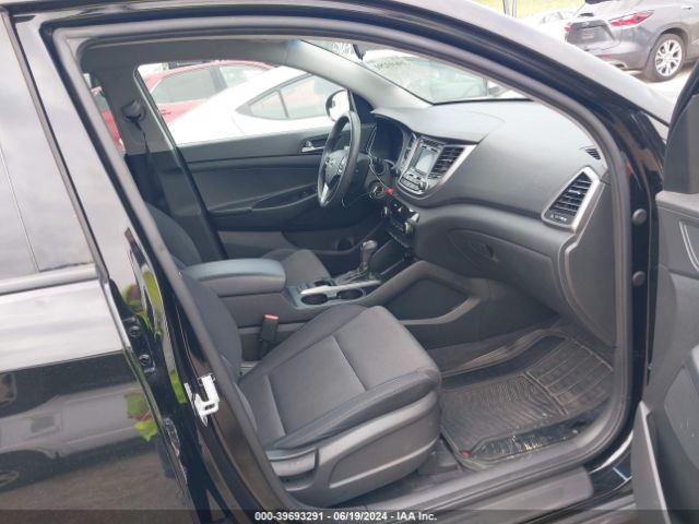 KM8J23A48HU391514 Hyundai TUCSON SE