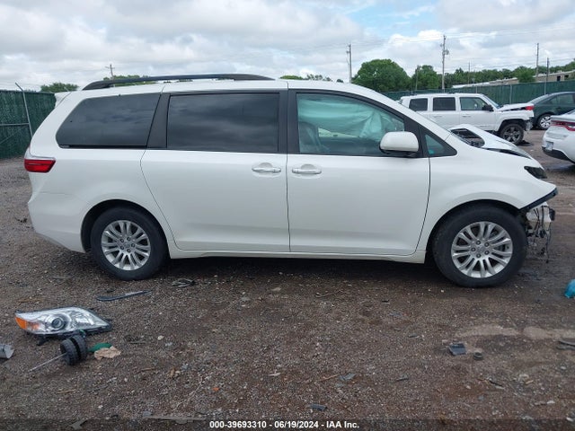 Toyota Sienna Xle 8 Passenger 2017 5TDYZ3DC8HS843323 Image 14