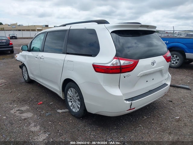Toyota Sienna Xle 8 Passenger 2017 5TDYZ3DC8HS843323 Image 3