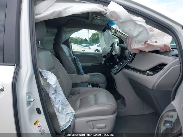 Toyota Sienna Xle 8 Passenger 2017 5TDYZ3DC8HS843323 Image 5