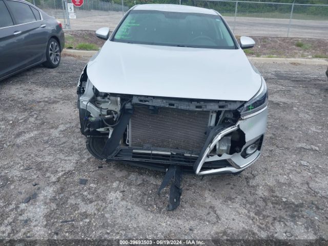 KNALC4J17H5057620 KIA Cadenza Premium