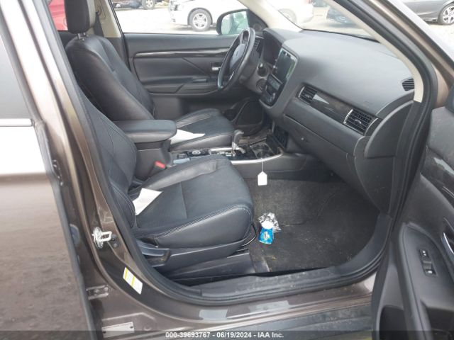 JA4AZ3A32HZ029568 Mitsubishi Outlander Sel