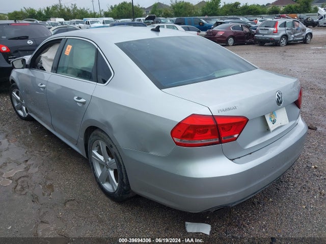 1VWBT7A39EC069869 Volkswagen Passat 1.8t Se