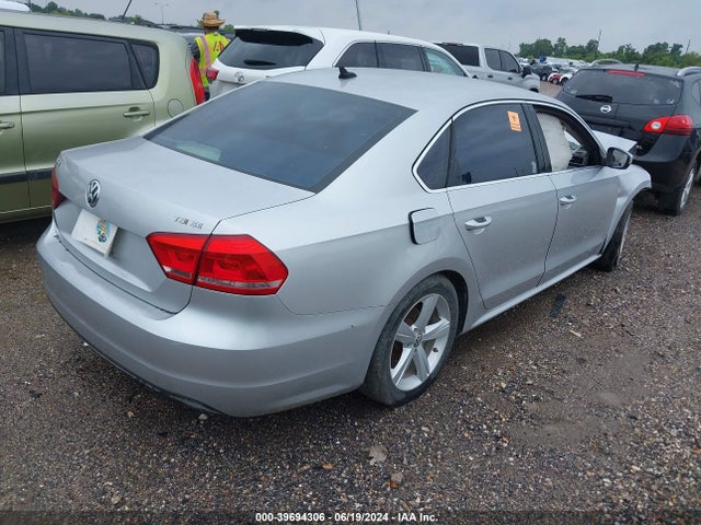 1VWBT7A39EC069869 Volkswagen Passat 1.8t Se