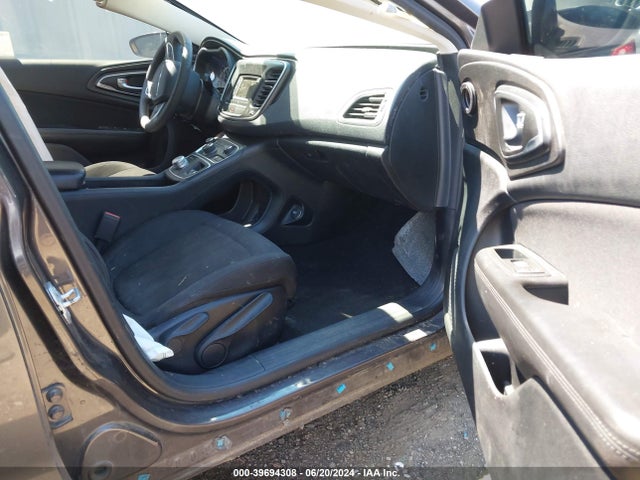 1C3CCCAB8FN667422 Chrysler 200 Limited