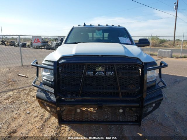 3C6UR5HJXNG273068 RAM 2500 Tradesman  4x4 8' Box