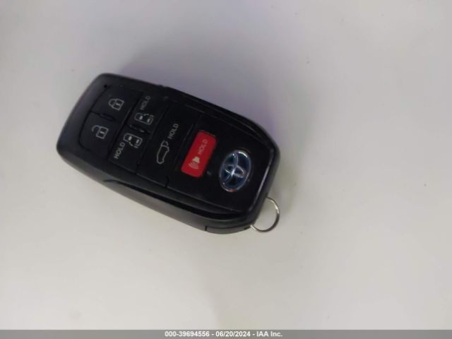 5TDESKFC8NS043373 Toyota Sienna Platinum