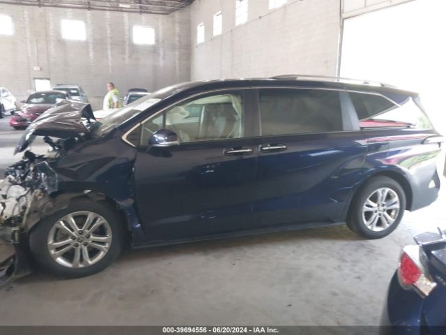 5TDESKFC8NS043373 Toyota Sienna Platinum