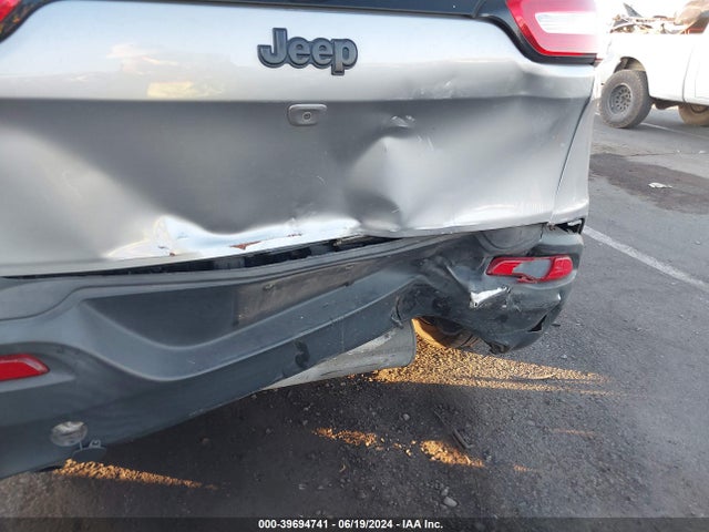 1C4PJLCB6GW166931 Jeep Cherokee Altitude