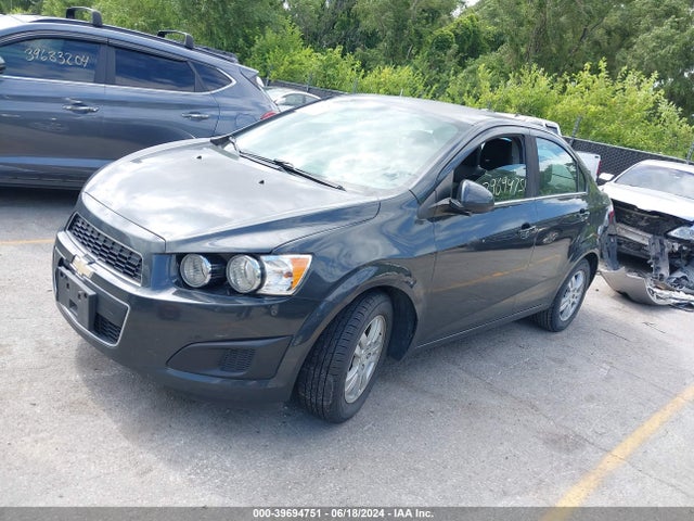 Chevrolet Sonic Lt Auto 2015 1G1JC5SG5F4190388 Image 2