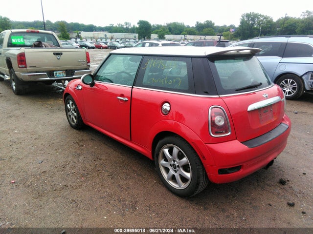 2008 MINI COOPER S WMWMF73588TT93947 Photo 2