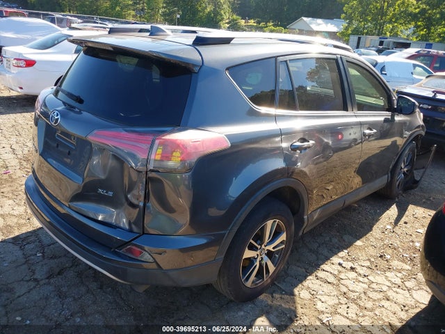 Toyota Rav4 Xle 2017 JTMWFREV8HD095655 Image 4