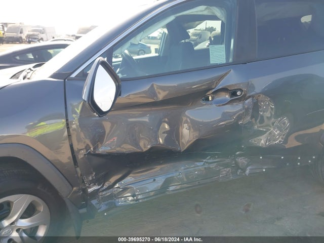 Toyota RAV4 LE 2019 2T3K1RFV7KC013714 Image 6