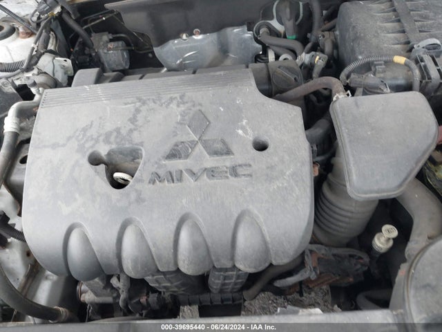 JA4AZ3A39JZ025927 Mitsubishi Outlander Sel