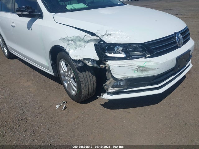 3VWL17AJ0GM206479 Volkswagen Jetta 1.8t Sel