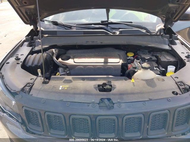3C4NJCBB9JT166279 Jeep Compass Latitude Fwd