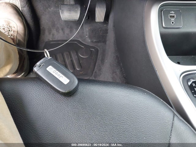 3C4NJCBB9JT166279 Jeep Compass Latitude Fwd