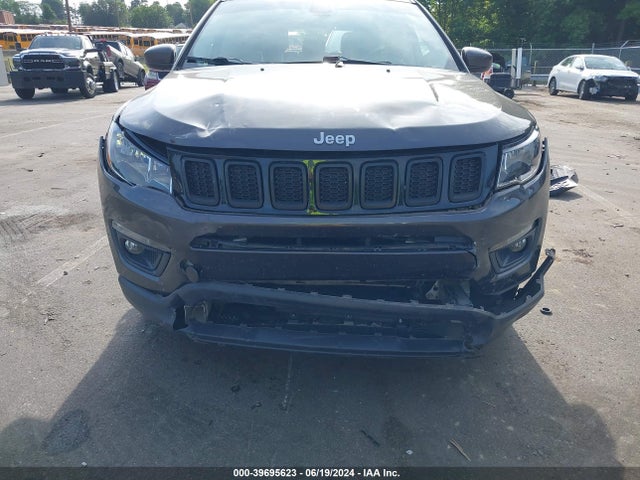 3C4NJCBB9JT166279 Jeep Compass Latitude Fwd
